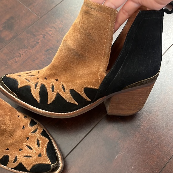 ❌SOLD❌ Jeffrey Campbell Olinda Western Booties - Picture 3 of 10